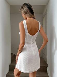 Easowa 无袖白色浪漫女士迷你连衣裙，雪纺提花面料，蕾丝饰边，圆领白色连衣裙，适合浪漫情人节约会、度假、花园派对、婚礼宾客等场合。这款白色连衣裙风格百搭，适合度假、波西米亚风、性感等各种场合。它既可作为夏季优雅连衣裙，也可作为早午餐连衣裙、春季连衣裙、复活节连衣裙、沙滩连衣裙、婚礼宾客连衣裙、毕业礼服、生日连衣裙、优雅连衣裙、度假连衣裙、夏季假日服装等。 - 白色 - 查看 3