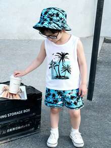 SHEIN 男童三件套夏季沙滩套装 | 男童夏威夷棕榈树印花白色无袖背心 + 热带棕榈短裤 + 配套遮阳帽 | 沙滩度假泳装罩衫 | 沙滩游戏服 | 4-7岁户外套装 | 家庭度假沙滩短裤和帽子套装，清凉夏季装扮 - 彩色 - 查看 7