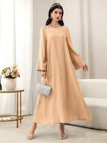 Yasmyna Áo kiểu thanh lịch tay cánh hoa thêu hoa - Màu Khaki - Xem 5