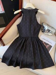 GlowEve Đầm dệt không tay mùa hè dành cho nữ, cổ tròn, thắt eo, nơ, đính cườm, họa tiết chấm bi đen trắng, xếp ly dáng chữ A, thời trang, thanh lịch, đa năng, cổ điển, ngọt ngào, ngắn - Đen và trắng - Xem 2