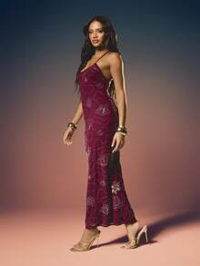 MISSGUIDED Đầm maxi dài màu đỏ tía đính đá paisley, hở lưng, dây mảnh, thích hợp cho tiệc tối, sự kiện trang trọng, ôm sát cơ thể, cổ tròn. - Màu đỏ tím - Xem 5