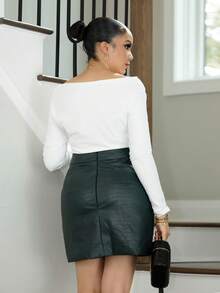 Melissa Matos Blusa blanca de manga larga con cuello asimétrico con volantes, elegante y minimalista, adecuada para el uso diario, festivales de música y vacaciones - Blanco - Ver 2
