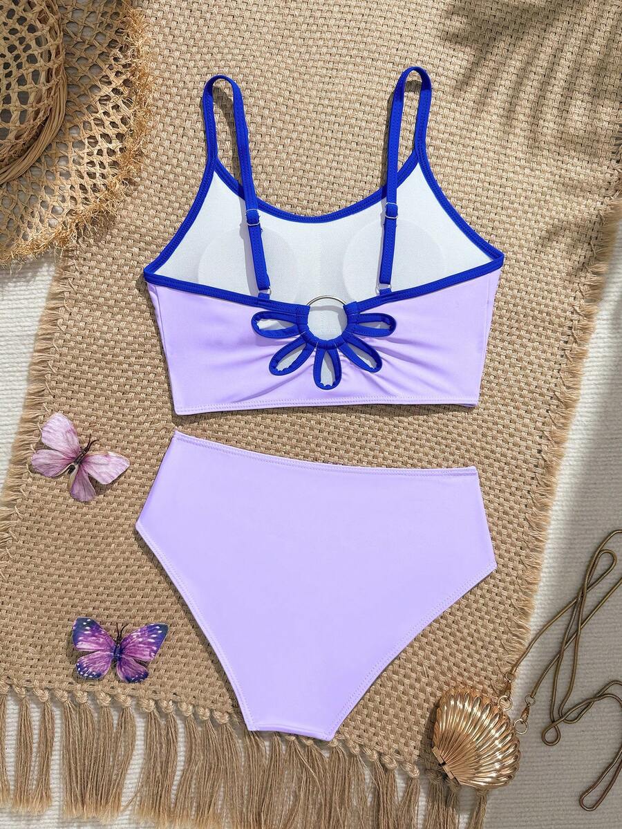 SHEIN 浅紫色两件式女童吊带泳衣,后背花朵镂空设计,搭配深紫色滚边,休闲风格,适合夏季度假、海滩游泳、海滩派对、泳池派对、溪边嘉年华、节日、温泉等场合。薰衣草色泳衣,蝴蝶结泳衣,5岁女童蝴蝶结泳衣,一件式泳衣,紫色花朵泳衣,紫色吊带泳衣,薰衣草色女童泳衣,女童泳衣,蝴蝶结吊带泳衣,青少年泳衣,全包臀春夏精选。 - 紫色 - 查看 1