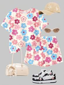 奶油白，可爱甜美的多巴胺粉色碎花图案，少女休闲宽松圆领短袖T恤短裤套装，适合春夏日常、居家、度假、节日等场合，充满春日气息和夏日风情，轻松舒适，时尚少女套装，休闲装，儿童碎花图案服装，春夏套装，新款，清爽休闲，春日夏日假期 - 彩色 - 查看 3