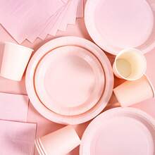 Bộ bát đĩa, khăn ăn và cốc dùng một lần màu hồng nhạt, phục vụ 20 người. Bộ đồ dùng tiệc dùng một lần này (bao gồm bát đĩa, khăn ăn và cốc) rất phù hợp cho các bữa tiệc sinh nhật, đám cưới và dã ngoại gia đình. - Xem 3