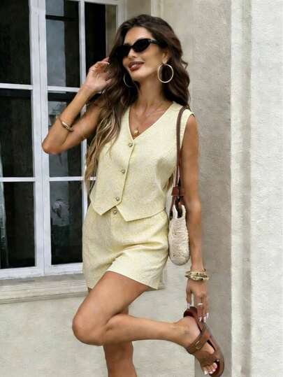 Conjunto 2 piezas para mujer - Corte ajustado chaleco sin mangas con shorts - Tejido con patrón de encaje y botones decorativos en forma de corazón cómodo y elegante - Estilo dulce romántico - Ideal para primavera y verano uso diario o salidas