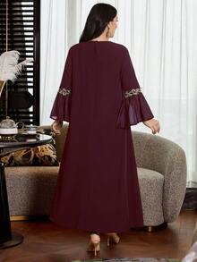 Al Najma 大码女士优雅阿拉伯风格花卉拼接长款宽松连衣裙，适合春秋季穿着 - 酒紅色 - 查看 2