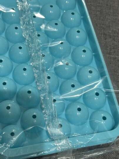 One Plastic Ice Cube Tray That Can Make 33 Ice Cubes, Suitable For Bars, Homes, And DIY Cold Drinks, Summer Ice Trays/Buckets, And For Cups, Summer Buckets, And Trays.