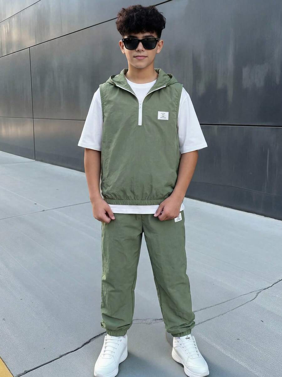 SHEIN 买二送一，3件套休闲学院风舒适时尚简约实用柔软连帽背心和松紧腰裤套装，另赠送T恤，多件装，适合秋、春、夏三季穿着，日常穿着、户外活动、上学、街头风、聚会和休闲场合皆宜。