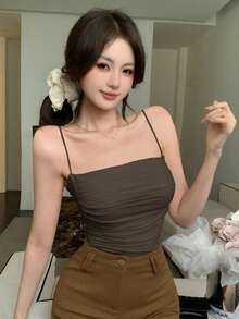 DAZY 女士纯色褶皱吊带背心，休闲性感夏季上衣 - 咖啡棕 - 查看 3