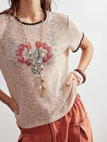 Bohemela Camiseta de punto de cuello redondo con textura de punto en color avena, con detalles de bloqueo de color y estampado de patrón retro, en estilo bohemio y cómodo casual Y2K. Perfecta para salidas casuales, reuniones con amigas, festivales de música, capas para fiestas o ropa de estar en casa relajada, con un estilo libre y relajado. - Albaricoque - Ver 4