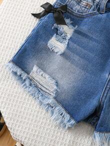 Girls' Loose Fit Distressed Denim Shorts, Soft & Fashionable, Sweet & Cool Daily Casual Style, Personality Pocket Design, Irregular Ripped, Comfortable Elastic Waist, Black Bow Decor, Classic Medium Blue Washed Jeans Shorts Suitable For Leisure, Vacation, Daily Wear - Light Wash - View 4