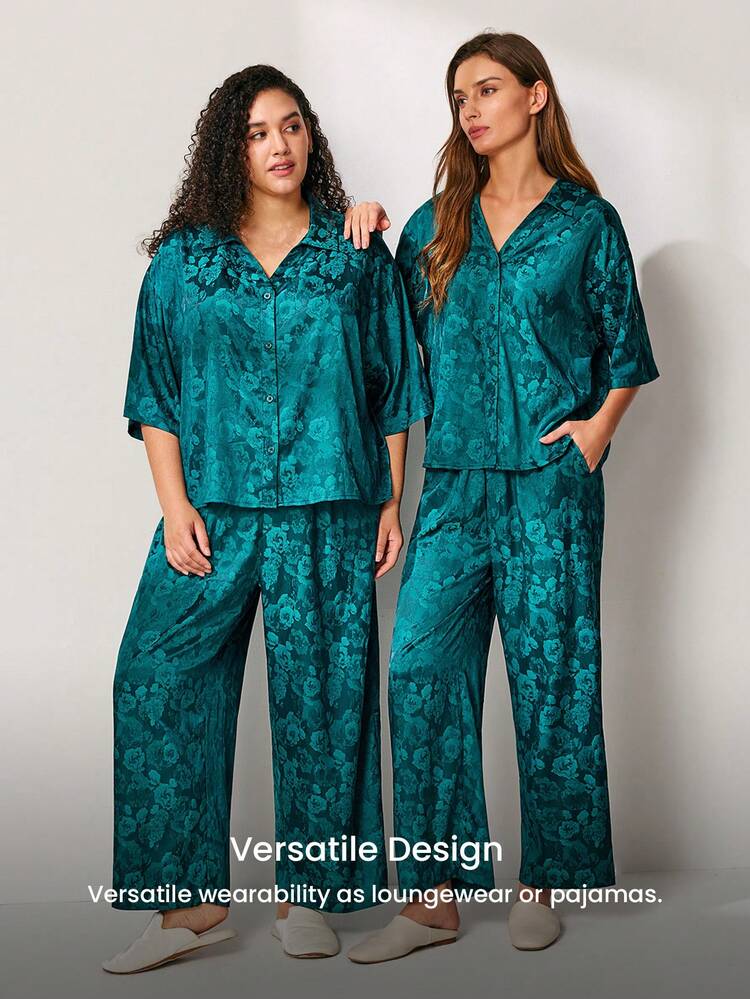 Ensemble de pyjama d'été respirant en satin émeraude pour femmes - Pyjama ample avec motif floral. à la mode actuelle des vêtements de nuit