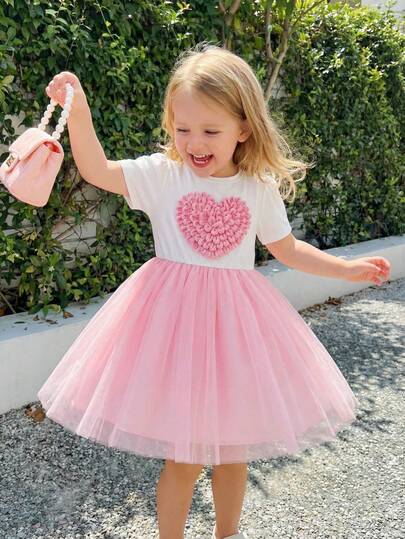 Elladie kids 女童夏季连衣裙，白色圆领短袖，饰有3D爱心图案，粉色网纱裙摆，可爱甜美风格，适合女孩夏季外出穿着。