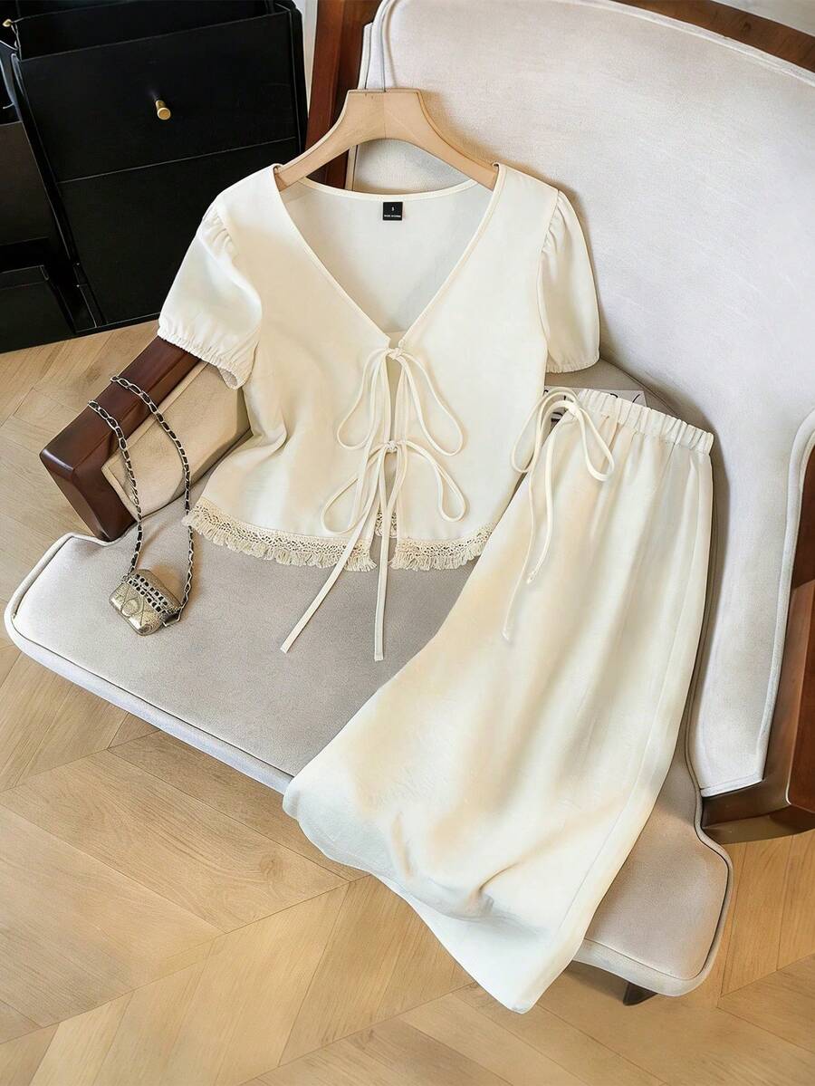 GlowEve 女士高腰显瘦蕾丝流苏系带V领短泡泡袖上衣搭配松紧腰A字长裙，时尚休闲优雅性感沙滩度假百搭法式白色两件套 - 杏色 - 查看 1