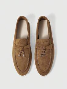 Sleekvia 女士圆头手工缝制日常百搭时尚平底鞋，绒面革高鞋面吊坠通勤鞋 - 摩卡棕 - 查看 2