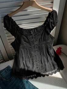 Comfortcana 女士黑色优雅夏季纯色荷叶边前扣心形领休闲梭织衬衫，适合海滩、约会、时尚、预约、通勤等场合 - 黑色 - 查看 3