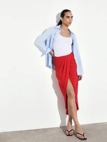 KSTM 女士垂褶不对称中长裙，侧开衩设计，优雅垂褶造型，是春夏场合的完美之选。 - 紅色 - 查看 7