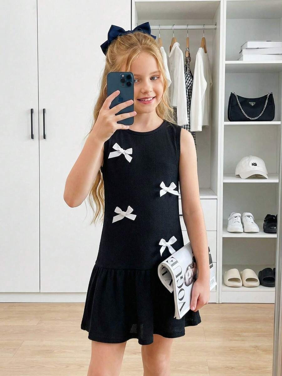 Neues Sommerkleid für Kleinkindmädchen mit ärmellos, gerüschtem Saum und Schleifenakzent, weiß - Schwarz - Übersicht 1