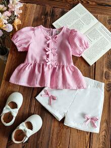 SHEIN Vintaside Kids 女宝宝条纹蝴蝶结荷叶边短款泡泡袖衬衫和短裤休闲两件套 - 彩色 - 查看 7
