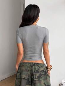 Coolane t-shirt brassière à encolure en V avec motif étoile vintage usé grunge et rivets, streetwear d'été pour femmes - Gris - Voir 2