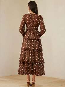 Aveloria Rosie Đầm dài tay chấm bi màu cà phê, chất liệu chiffon, cổ chữ V sâu, thiết kế xếp ly ở eo, gấu đầm nhiều lớp bèo nhún, chất liệu nhẹ và mềm mại, phong cách thanh lịch cổ điển, họa tiết chấm bi làm nổi bật vẻ tinh nghịch, tay áo phồng kiểu đèn lồng, dáng ôm tôn dáng, phù hợp cho các bữa tiệc mùa thu, tiệc trà chiều, triển lãm nghệ thuật và các dịp dự đám cưới, thể hiện nét duyên dáng tinh tế và cách phối đồ thời trang, kết hợp giữa sự sang trọng và vẻ thanh lịch lãng mạn. Đầm dài tay dài in chấm bi ngọc trai chiffon, đầm chấm bi cho nữ, đầm thường ngày cho nữ, đầm chấm bi cho nữ, trang phục mùa đông cho nữ. - Nhiều màu - Xem 2