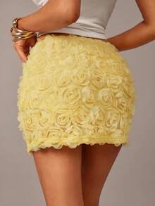 Radiana 女士性感优雅浪漫浅黄色3D玫瑰花卉低腰紧身迷你裙，夏季 - 鵝黃色 - 查看 2