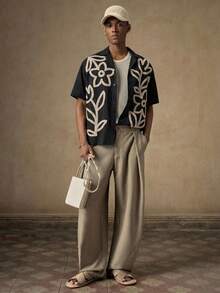 AKNOTIC 男士浅绿色牛油果绿刺绣花卉休闲宽松短袖衬衫，适合年轻人日常穿着、外出、旅行，也是送给男友或老师的礼物。 - 黑色 - 查看 5