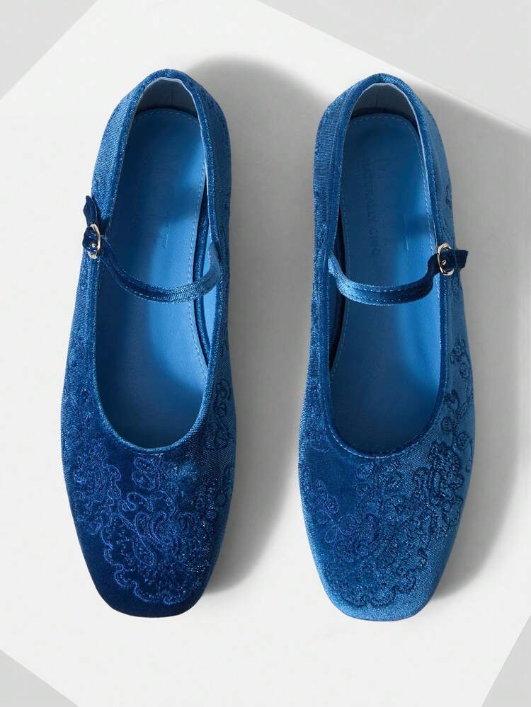 WOMEN'S RETRO ELEGANT EMBROIDERED VELVET ADJUSTABLE BUCKLE FLAT SHOES VALENTINE'S DAY