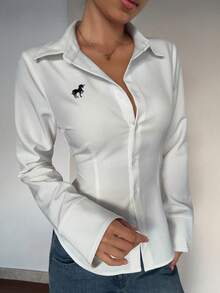 DAZY Blusa casual de corte ajustado con estampado de unicornio de una sola hilera de botones para mujer - Blanco - Ver 4
