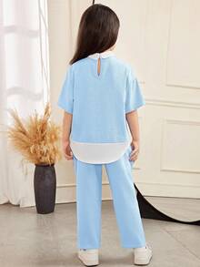 SHEIN Bộ đồ thể thao nữ trẻ trung, thanh lịch, gồm áo sơ mi cổ bẻ dáng rộng, vai rớt, tay ngắn, chất liệu dệt họa tiết phối màu, kết hợp với quần ống đứng. - Màu xanh nhạt - Xem 2