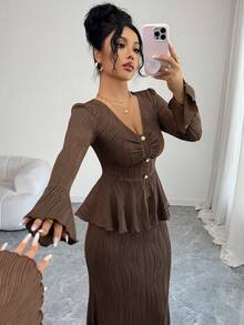 SHEIN Elenzya 女士咖啡棕色纹理V领纽扣装饰腰部荷叶边下摆优雅上衣和修身鱼尾裙两件套 - 咖啡棕 - 查看 6