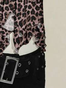 SHEIN ICON Camiseta elegante de manga corta con cuello en forma de corazón, dobladillo con volantes de doble capa y estampado de leopardo retro de punto, adecuada para uso casual en la calle, estilo chic, Y2K primavera - Multicolor - Ver 5