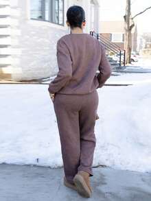 Melissa Matos 女式复古做旧字母刺绣保暖内衬宽松运动衫和运动裤套装，秋冬 - 棕色 - 查看 2