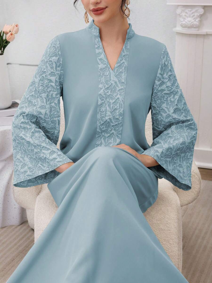 Al Najma 女士纹理V领长袖优雅阿拉伯风格连衣裙 - 藍色 - 查看 1