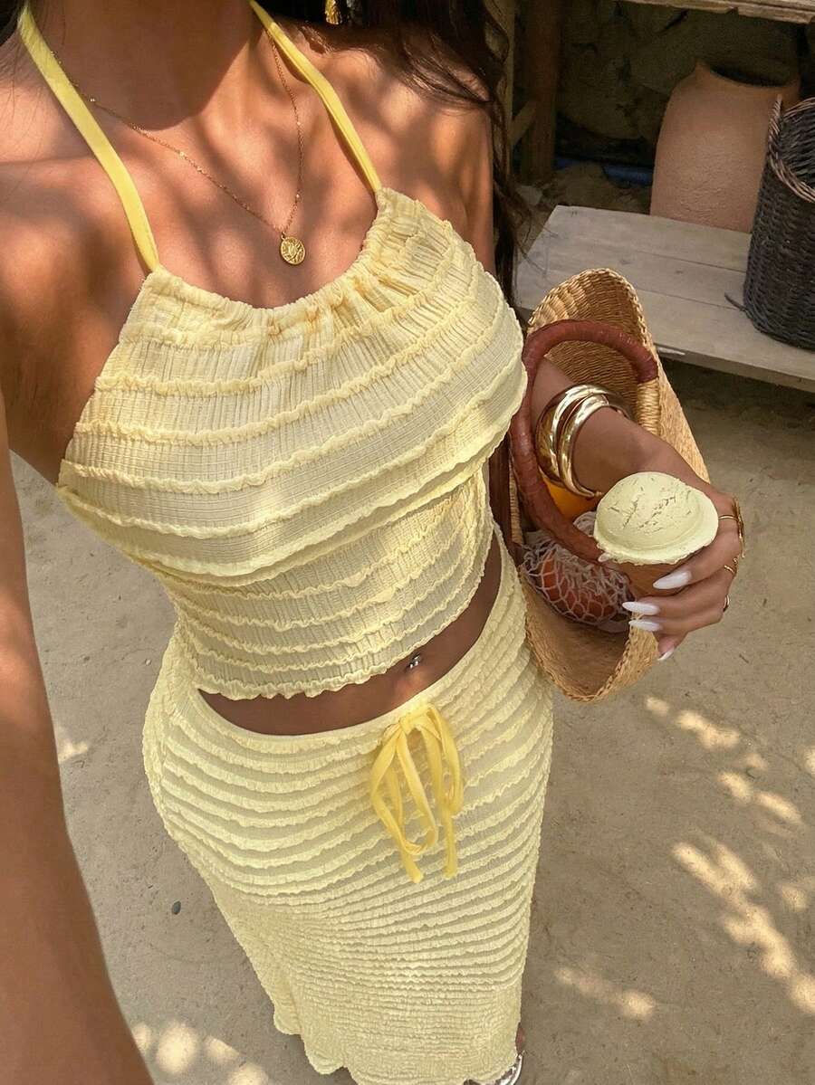 Sunnyshic Bộ áo hai dây cổ yếm và chân váy bằng vải jacquard màu vàng nhạt dành cho nữ, trang phục đi nghỉ mát. - Màu vàng - Xem 1