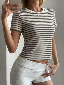 Livesso 女士条纹撞色圆领基础休闲T恤，适合音乐节、情人节、婚礼、街头、户外、海滩、通勤、春夏等场合。 - 棕色 - 查看 2