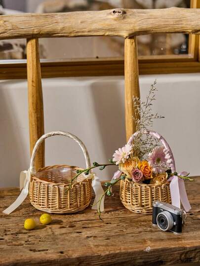 1PC Woven Hand Held Flower Basket Rattan Storage Basket With Bow Decorative Practical Floral Arrangement Container Wicker Picnic Centerpiece For Birthday Wedding Party Favor Home Decor Table Decoration Gift Giving Versatile Organizer