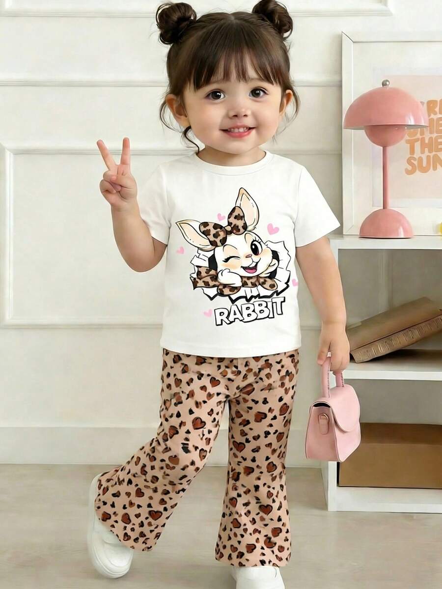 2件套女婴套装,适合6个月至2-3岁宝宝,可爱卡通兔子印花+爱心豹纹喇叭短袖上衣+喇叭裤,轻薄面料,时尚两件套,夏季休闲穿着 - 彩色 - 查看 1