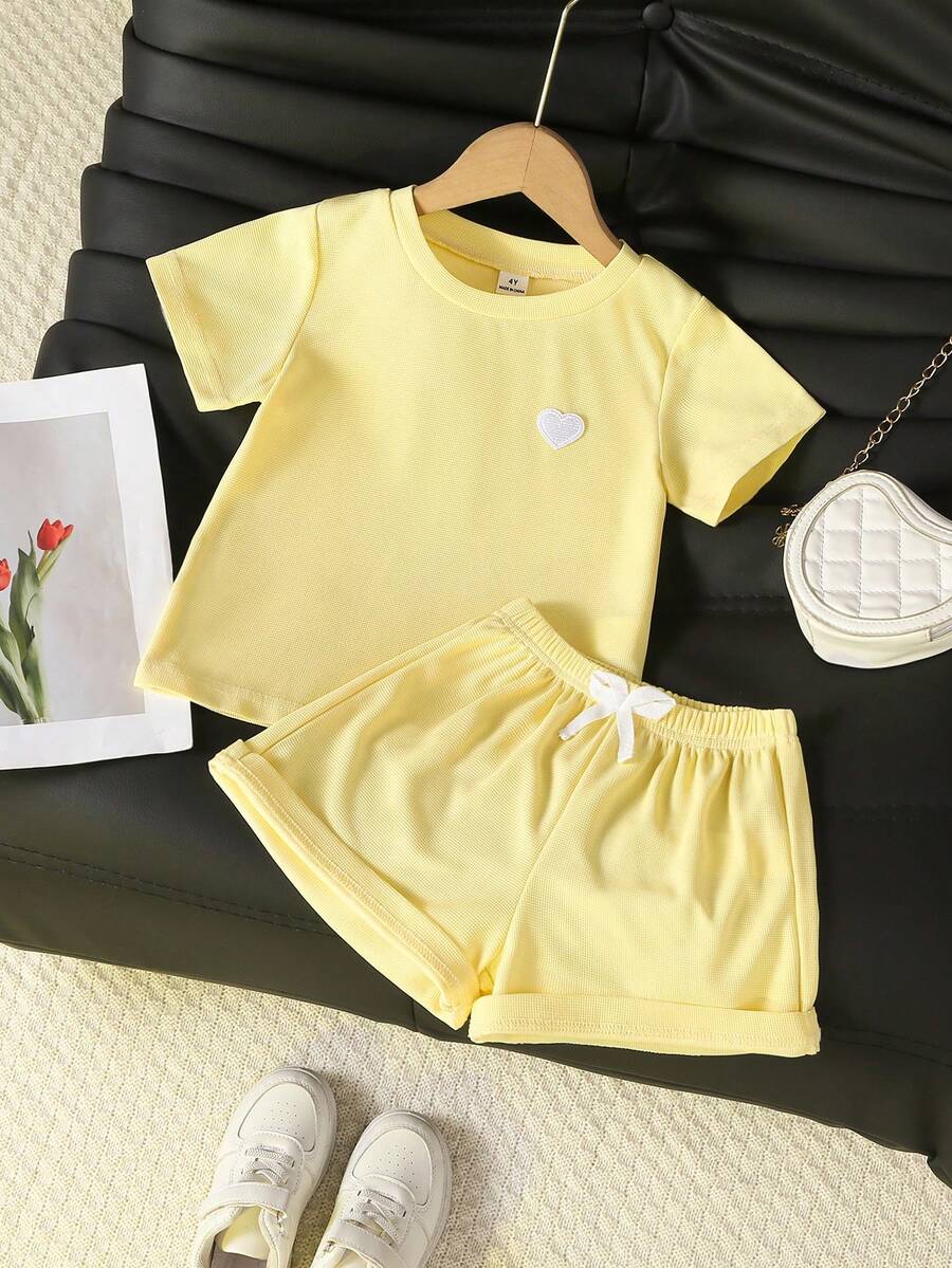 SHEIN 女童可爱爱心刺绣针织短袖T恤套装,时尚休闲运动装,适合日常、户外、度假穿着 - 黃色 - 查看 1