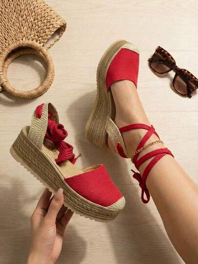 Sandalias tipo alpargata con plataforma de moda para mujer con tiras anudables, diseñadas especialmente para quienes buscan combinar comodidad y moda en cada paso, estas sandalias son la opción perfecta para la primavera y el verano, o para lucir un look bohemio en cualquier época del año.