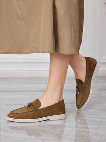 Sleekvia 女士圆头手工缝制日常百搭时尚平底鞋，绒面革高鞋面吊坠通勤鞋 - 摩卡棕 - 查看 5