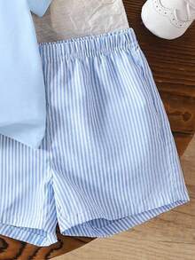 SHEIN Vintaside Kids 2件套幼儿男童可爱刺绣铅笔图案白色针织短袖T恤和条纹休闲梭织短裤套装，适合夏季日常穿着、户外运动和休闲外出。 - 藍色 - 查看 3