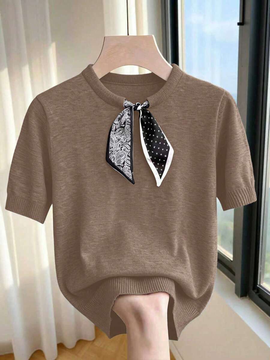 Franclia Áo thun cơ bản tay lửng cổ tròn phong cách tối giản mùa Xuân/Hè mới, điểm nhấn là họa tiết Paisley và chấm bi, kiểu dáng thanh lịch Pháp, dáng ngắn, tỷ lệ cân đối, phù hợp với váy hoặc quần, mang đến cảm giác thoải mái thường ngày, cạp cao, viền gân tương phản ở cổ tay và cổ áo. - Màu nâu  Mocha - Xem 1