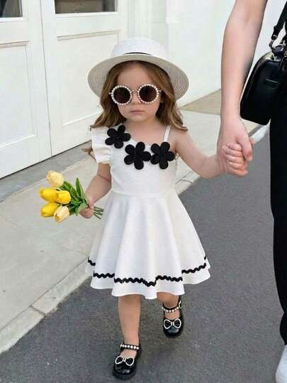 女婴优雅甜美白色连衣裙，饰有3D立体花卉图案，不对称设计，无袖A字裙，适合日常外出、家庭聚会、生日派对、节日和拍照。