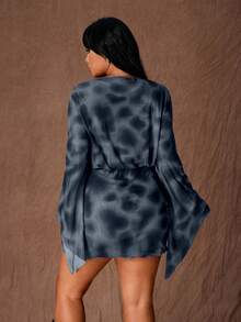 Rustia 深V领透视豹纹紧身连衣裙，泡泡袖设计，性感派对装，适合初秋穿着 - 藍色 - 查看 2