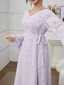 Yasmyna 女士V领提花扭腰优雅长裙，适合派对和聚会 - 灰色 - 查看 1