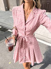 SHEIN PariChic 这款女士优雅咖啡色长袖连衣裙饰有浪漫的玫瑰印花，配有蝴蝶结腰带和前襟纽扣，时尚的设计适合秋冬、春夏、度假、情人节约会、生日等场合，A字廓形，可爱浪漫的泡泡袖短款连衣裙。 - 粉色 - 查看 6