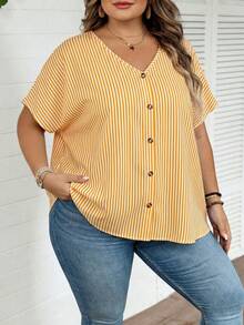 SHEIN CURVE+ 大码条纹印花V领前开襟纽扣休闲短袖衬衫，适合夏季/乡村/海滩度假/沙滩穿着，夏季上衣 - 黃色 - 查看 6