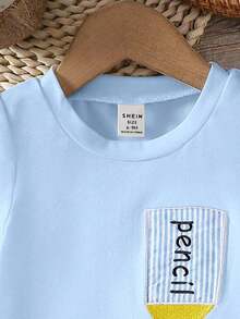 SHEIN Vintaside Kids 2件套幼儿男童可爱刺绣铅笔图案白色针织短袖T恤和条纹休闲梭织短裤套装，适合夏季日常穿着、户外运动和休闲外出。 - 藍色 - 查看 4